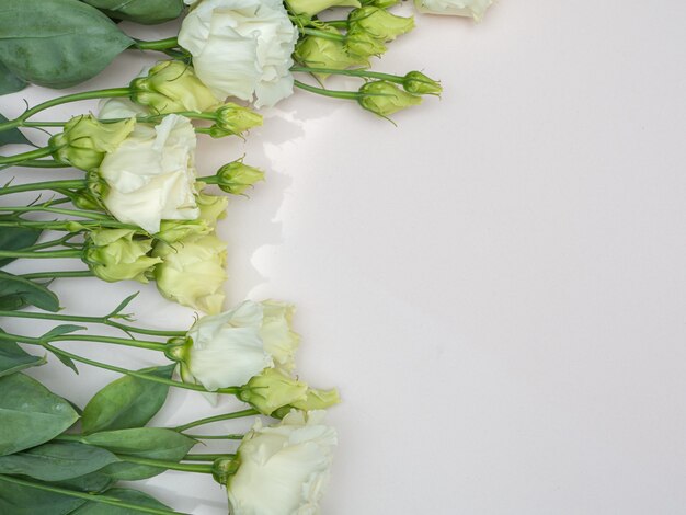 Buquê de espaço de cópia lisianthus branco