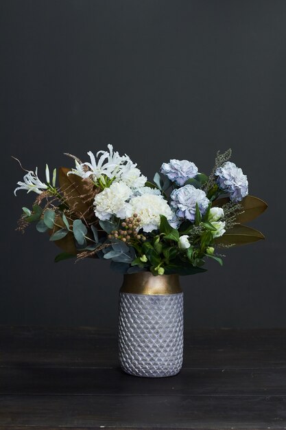 Buquê de flores em um vaso