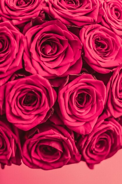 Buquê de luxo romântico de flores rosas em flor como fundo floral de férias