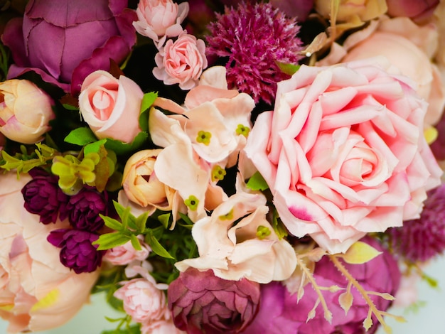 Buquê de rosas close-up. Um buquê de flores lindo casamento, rosas cor de rosa.