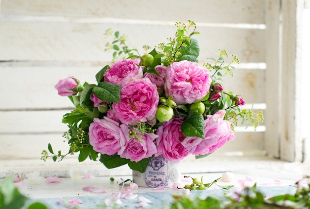 Buquê de rosas em um vaso