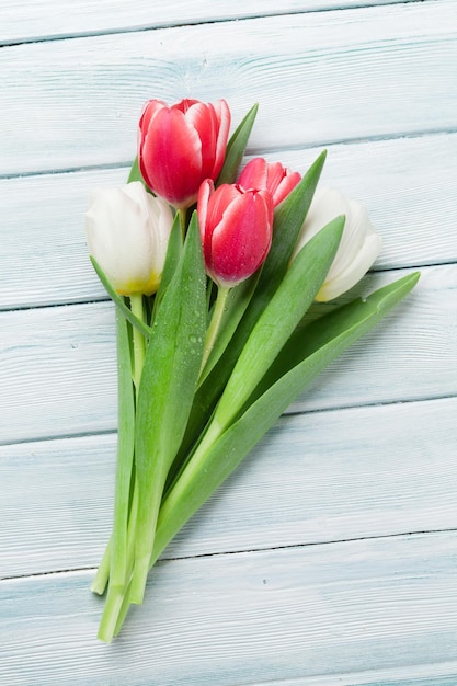 buquê de tulipas coloridas