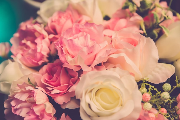 Buquê vintage rosas e fundo de flores de lírio close-up