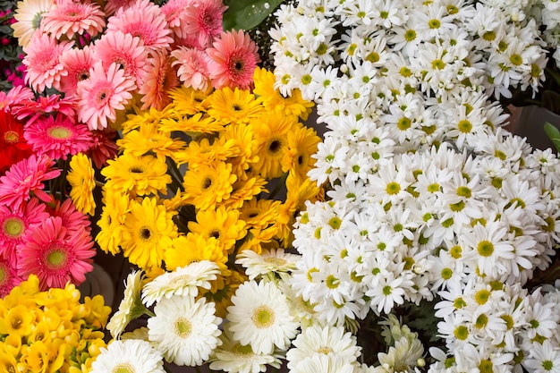 Buquês de flores no mercado de flores da Turquia Izmir