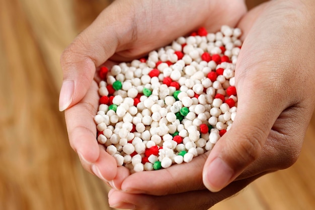 Burbuja de tapioca en la mano femenina Merienda saludable en Asia