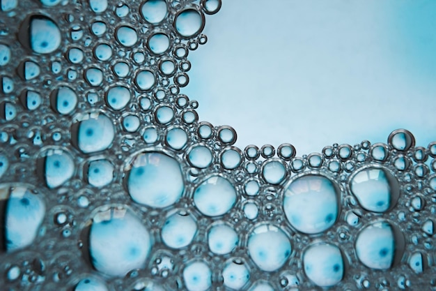 Burbujas de jabón azul en macro