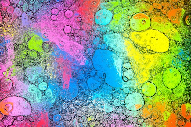 Burbujas transparentes sobre fondo creativo abstracto