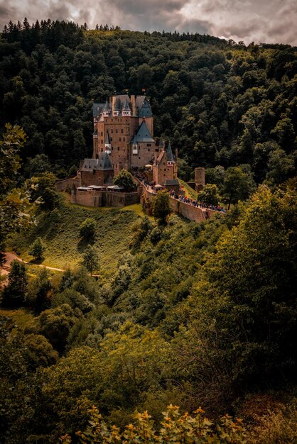 Foto burg eltz castelo burg fortaleza alemanha viagem