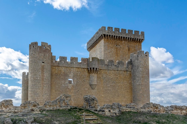 Burg von Villalonso Dorf in der Provinz Zamora Spanien an einem sonnigen Wintertag