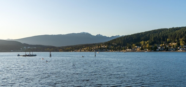 Burrard Inlet während des Sonnenuntergangs Rocky Point Park Port Moody British Columbia Kanada