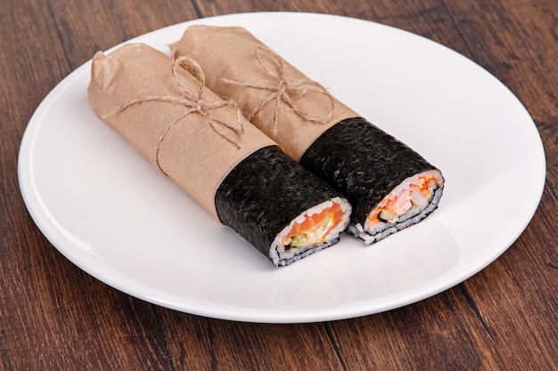 Burrito de sushi - novo conceito de comida na moda