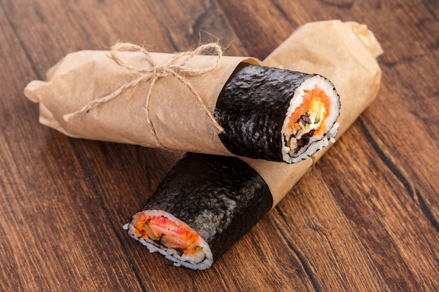 Burrito de sushi - novo conceito de comida na moda