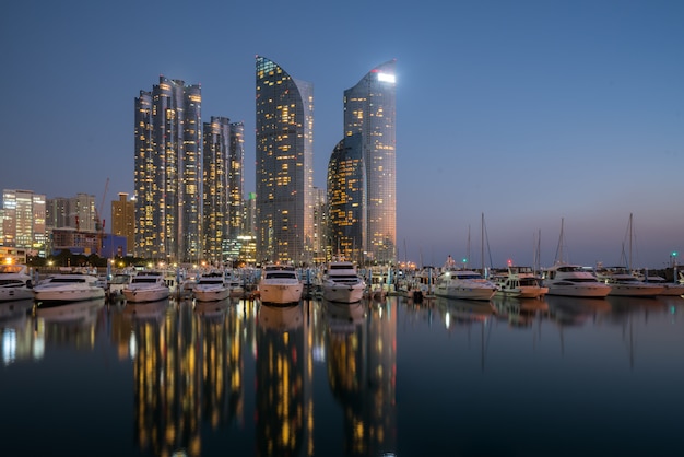 Busan-Stadtskylineansicht am Haeundae-Bezirk