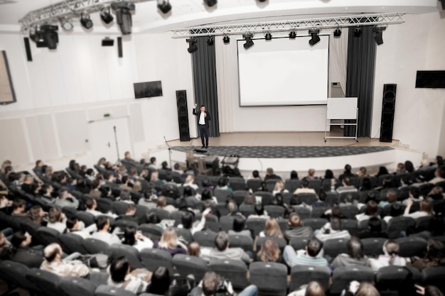 Business-Event.Der Redner und das Publikum im Konferenzraum. Geschäft und Konzept des Unternehmertums.
