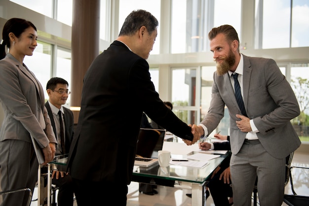 Business Partners Einführungs-Handshake-Bogen