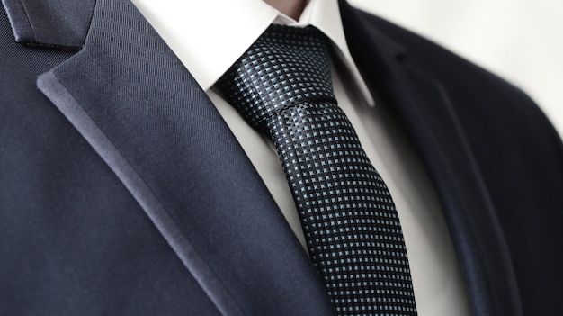 Business Power, Detail closeup - jaqueta masculina, camisa com gravata azul