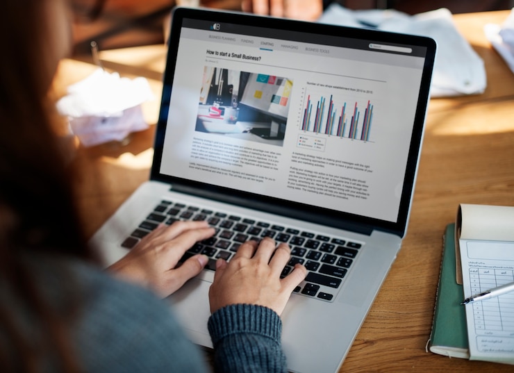Foto business startup laptop growth success concept