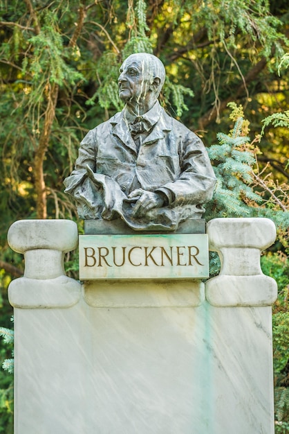 Foto busto de bruckner no stadtpark viena