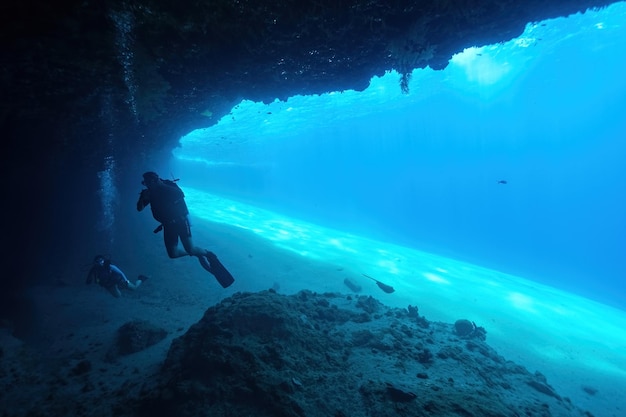 Buzos en el mar Rojo en Dahab Buceo en Egipto