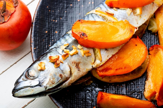 Caballa al horno con frutas