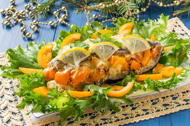 Caballa al horno con tomate y queso para Navidad