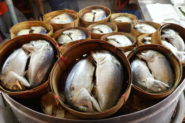 Caballa en el mercado