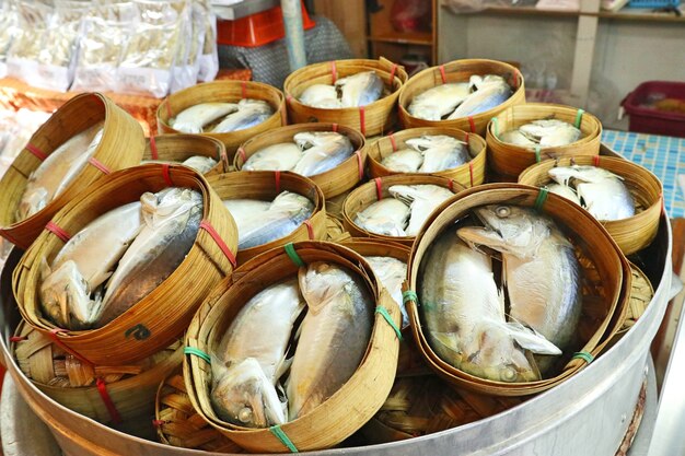 Caballa en el mercado