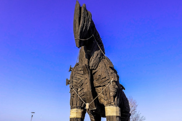 Foto caballo de troya en la plaza de canakkale turquía