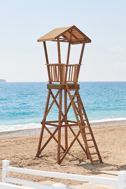 Cabaña de madera de playa en España para guardacostas.