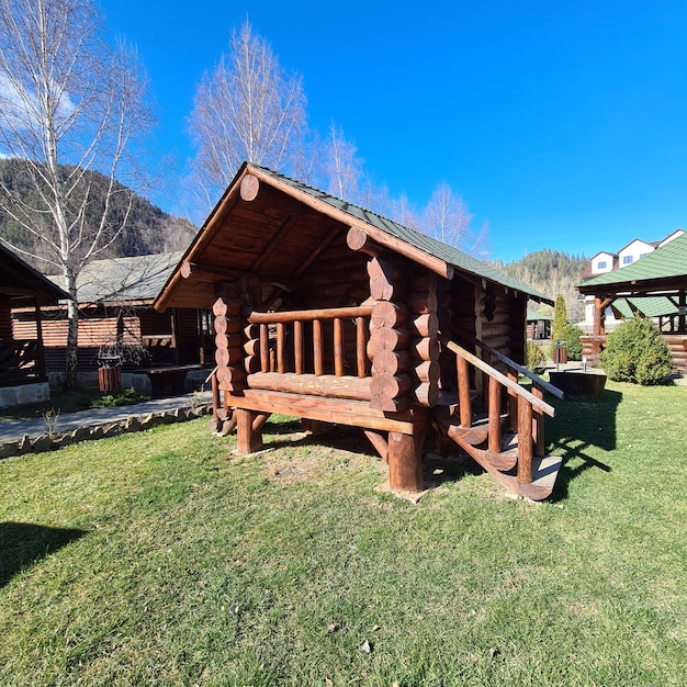 una cabaña de madera