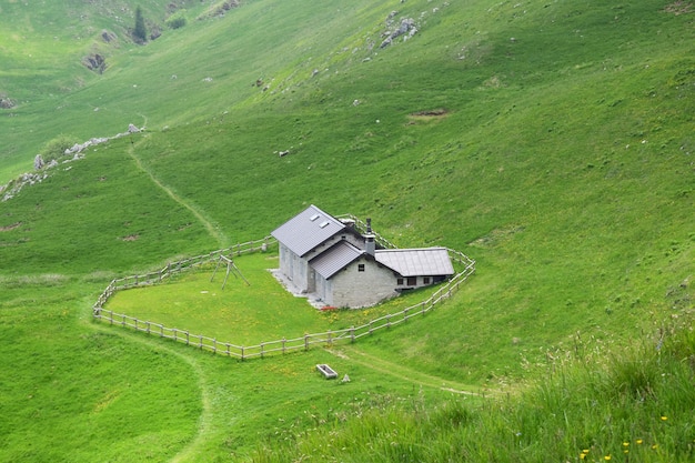 Cabaña en las montañas