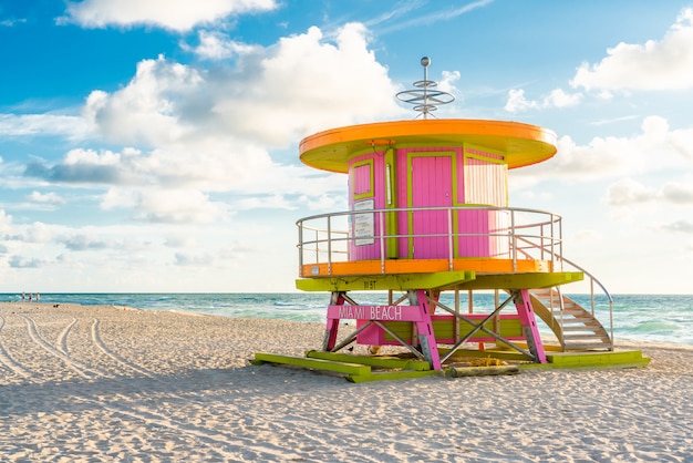 Cabaña rosa al amanecer en Miami Beach