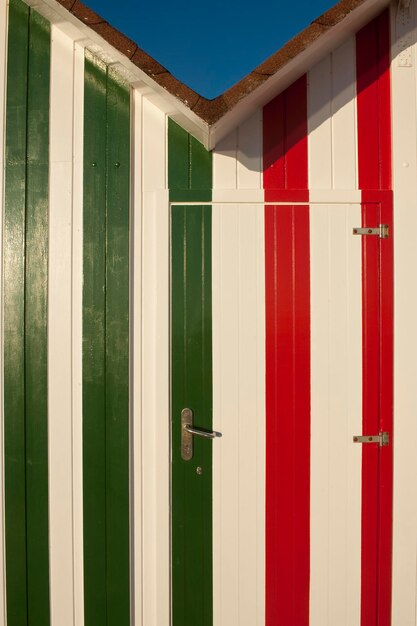 Cabanas de praia multicoloridas San Juan beach Alicante Espanha Europa