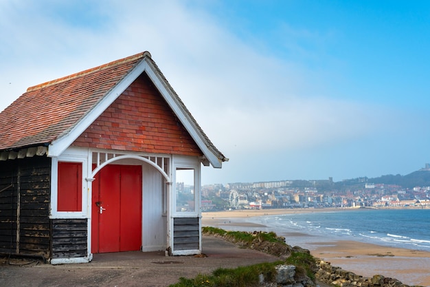 Cabanas de praia velhas em Scarborough UK