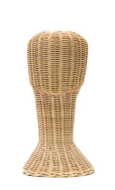 Foto cabeça de manequim para peruca com rattan isolado em fundo branco