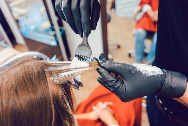 Cabeleireiro, coloração de cabelo feminino