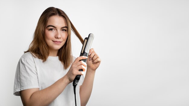 Cabelo bonito no processo de tratamento de queratina