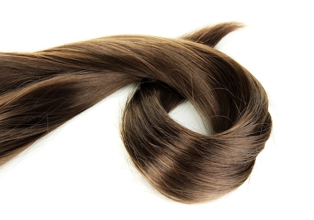 Cabelo castanho brilhante isolado no branco
