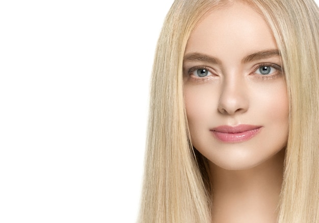 Cabelo loiro beleza mulher pele saudável maquiagem natural