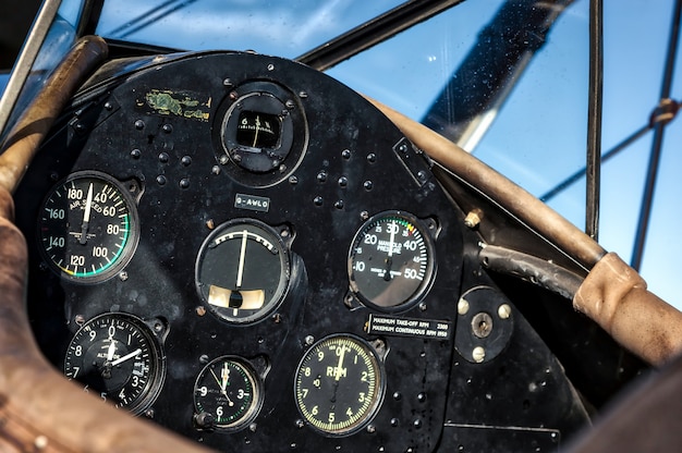 Cabina de un Boeing Stearman 75 Bi-plane 1942