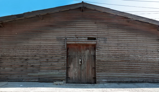Foto cabine de madeira vintage edifício perto do exterior à beira-mar