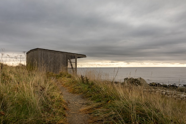Cabine de observação de aves à beira-mar, na Lista na Noruega