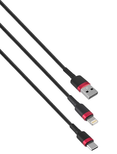 cable y conector USB tipo C Relámpago sobre fondo blanco