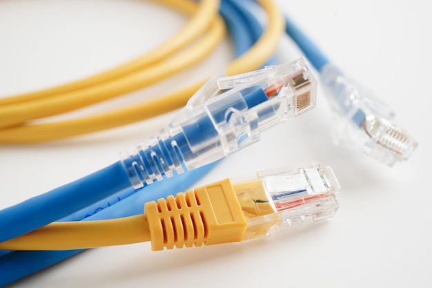 cable Ethernet para conectarse al router inalámbrico y al enlace a la red del proveedor de servicios de Internet