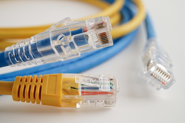 cable Ethernet para conectarse al router inalámbrico y al enlace a la red del proveedor de servicios de Internet