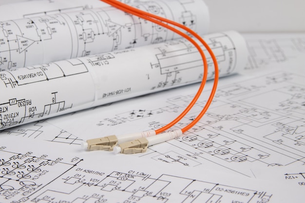 Cable de latiguillo de fibra óptica en dibujos de ingeniería eléctrica