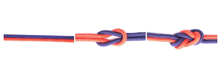 Foto cable de nudo o cómo atar cuerdas en fondo blanco en el estudio para la seguridad o los pasos de instrucción seguridad material y diseño de colores para cuerdas herramientas técnicas o aprendizaje para la guía de supervivencia lección
