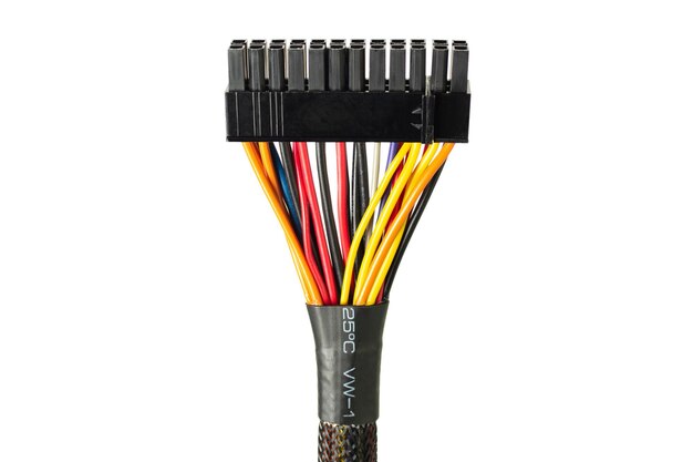 Cable Psu y clavija para conectar la placa base del ordenador a la fuente de alimentación fondo blanco