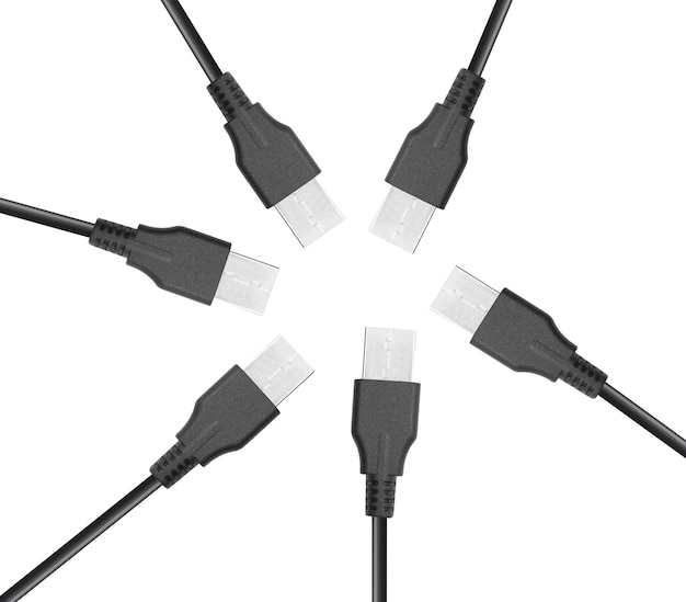 El cable USB aislado en blanco