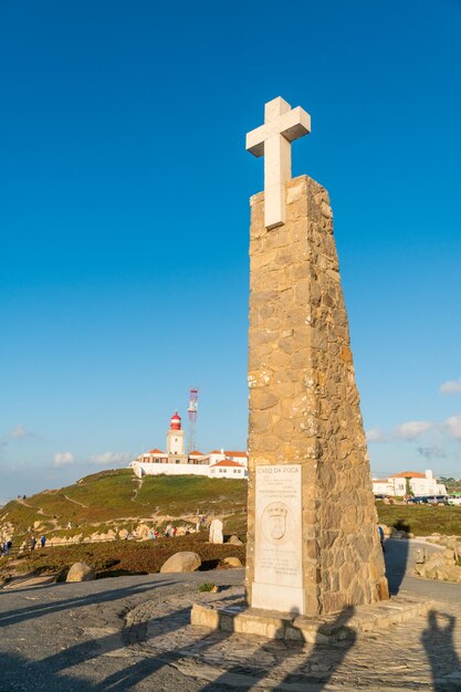 Cabo da Roca Portugal 25 de octubre de 2017 Personas en el monumento que marca Cabo da Roca como la extensión más occidental de Europa continental